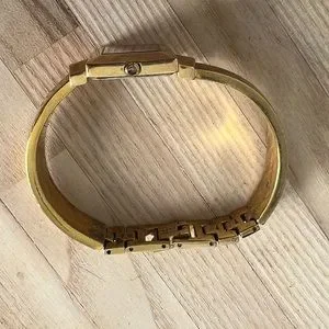 Bulova Gold Tone Vintage Ladies Watch Rare Quartz 97T47 Bulova | Accessories | Bulova Gold Tone Vintage Ladies Watch  main image 4
